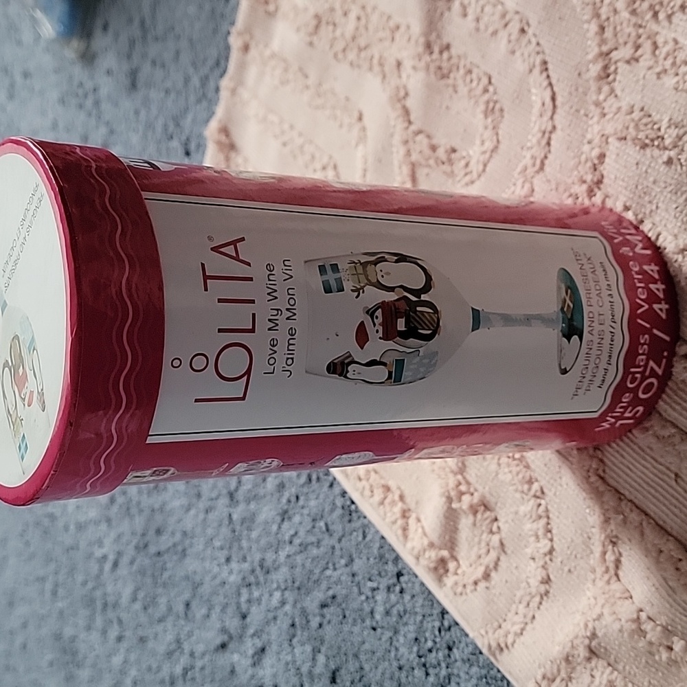 Lolita, Love My Wine, Wine Glass, 15 oz.‎ Penguins and Presents, NWOT.